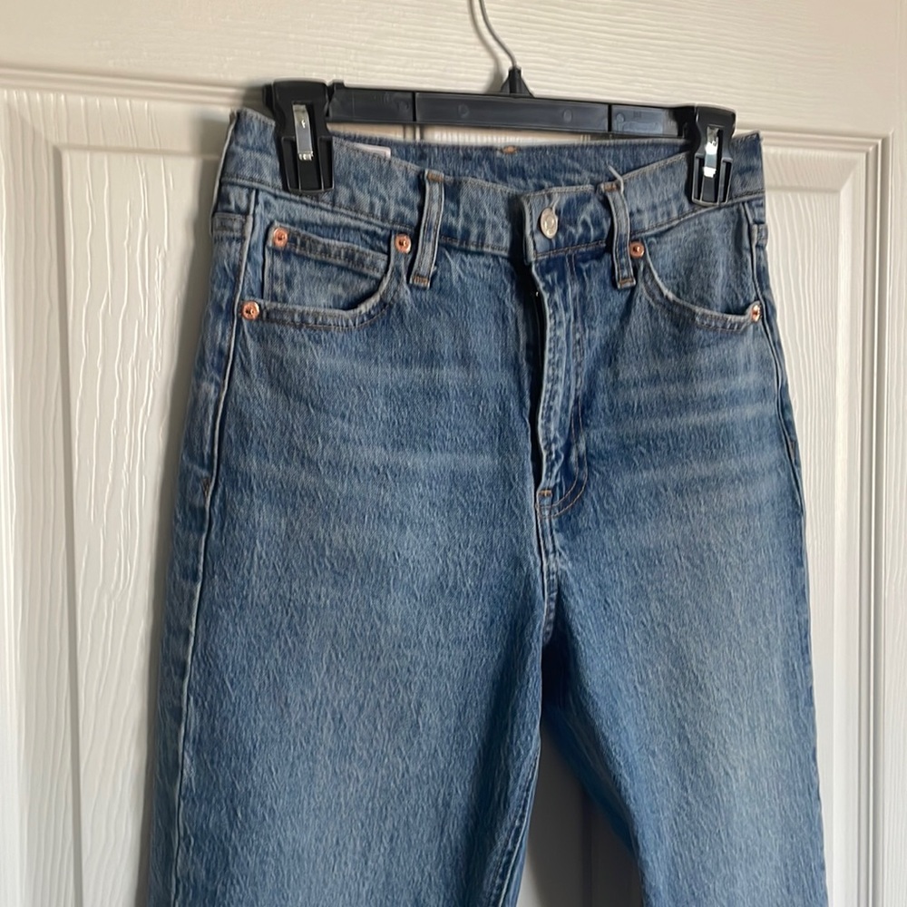 Cute Gap mom jeans! Size 2 petite / 26
